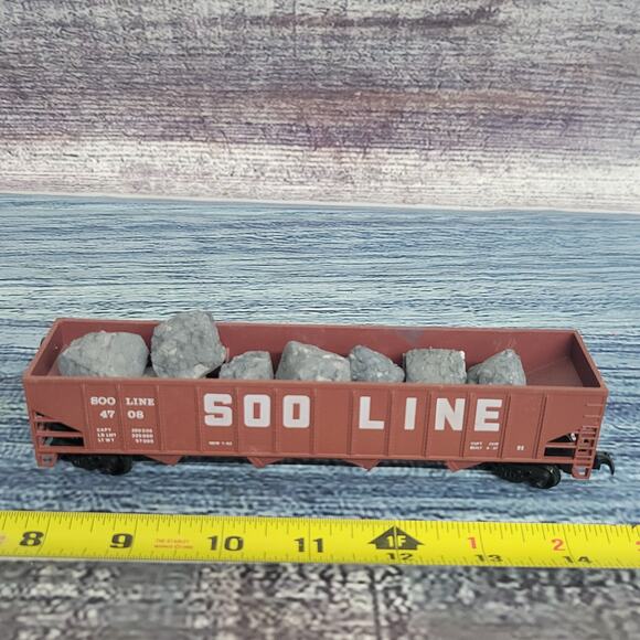 H.O scale 4 bottom hopper with foam rocks brown and white - Picture 1 of 8